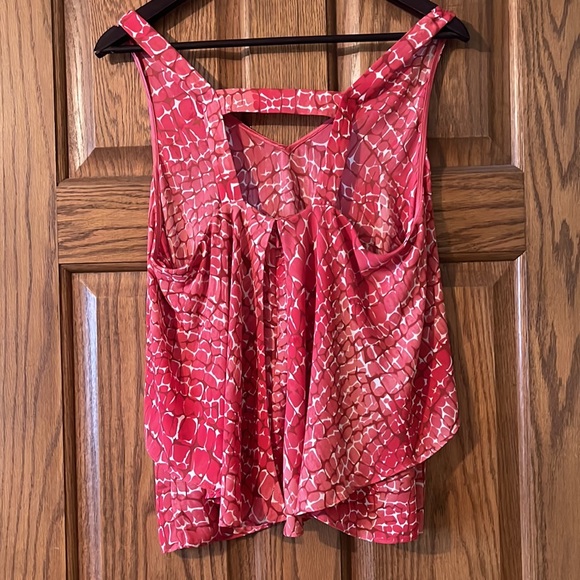 WHITE HOUSE BLACK MARKET NWOT SLEEVELESS FLOWY BLOUSE WITH OPEN BACK - Picture 3 of 10